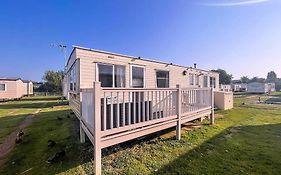 6 Berth Caravan For Hire By The Beach In Heacham, Norfolk Ref 21038C