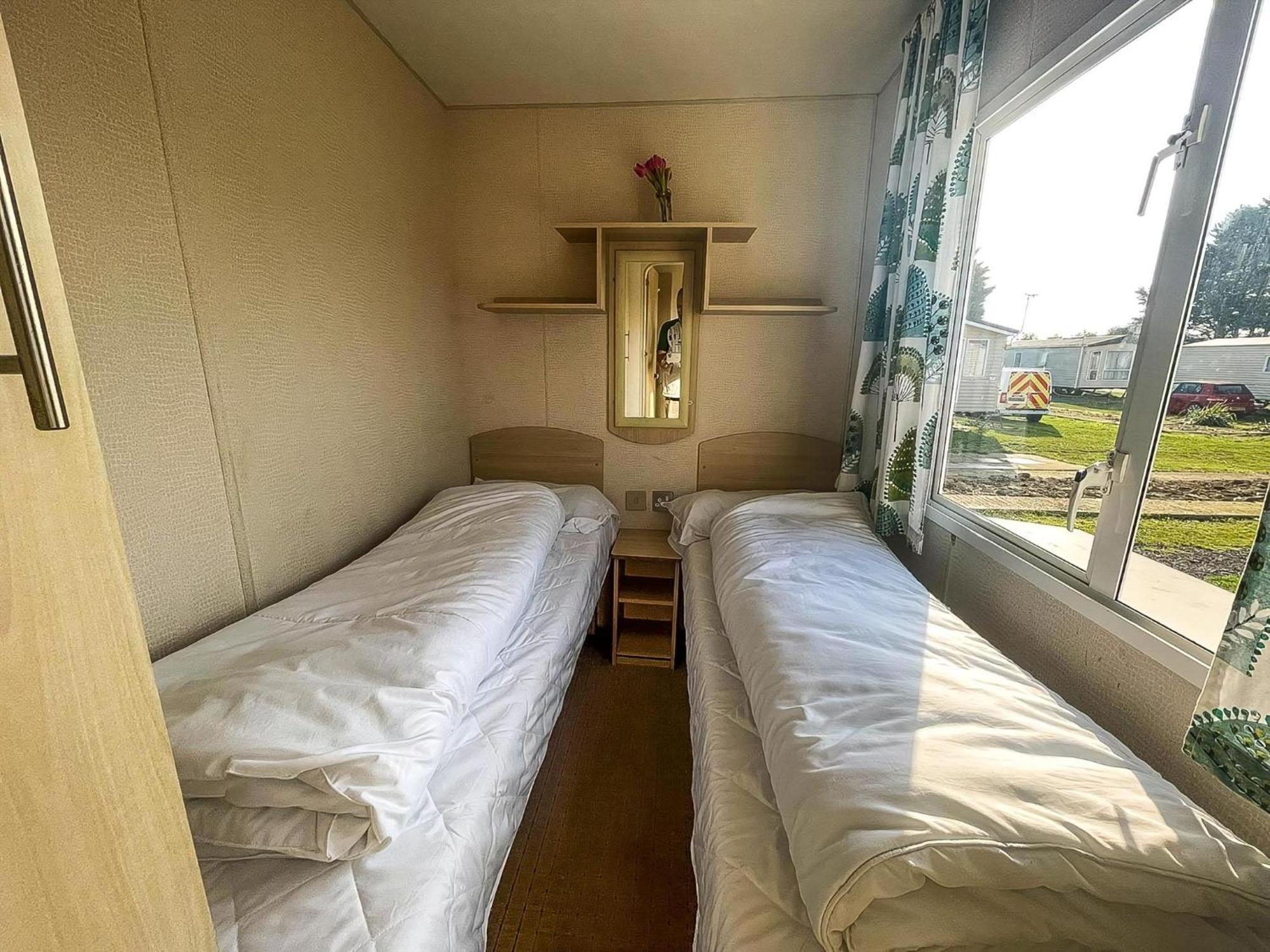 6 Berth Caravan For Hire By The Beach In Heacham, Norfolk Ref 21038C Exterior photo